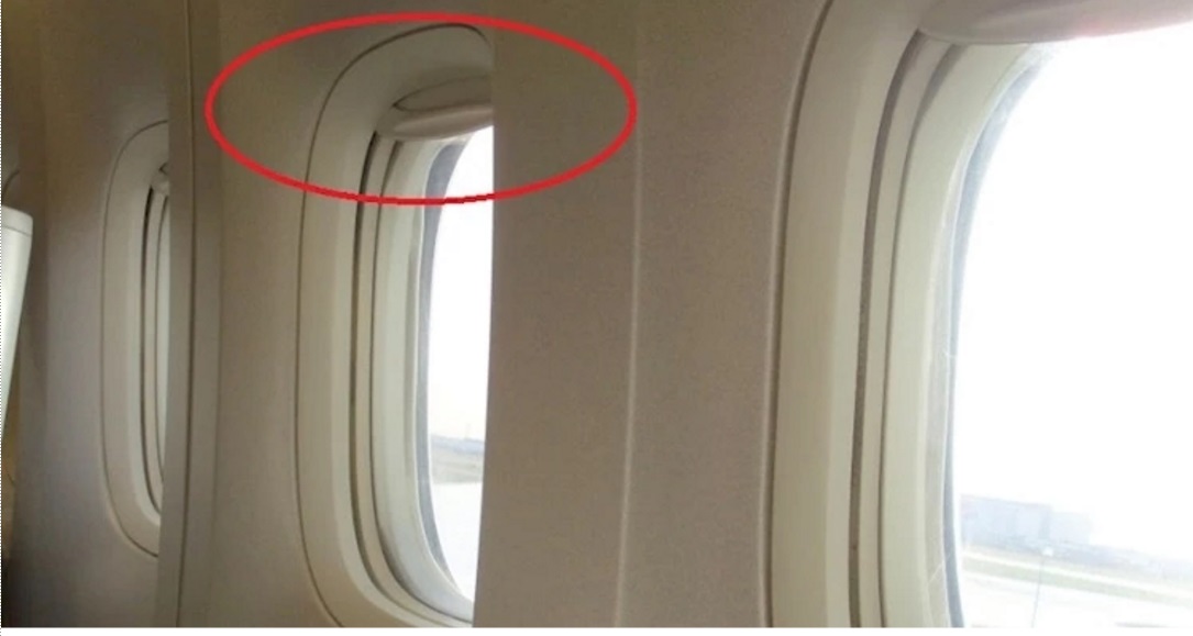 Почему при взлёте и посадке самолёта нужно открывать шторки иллюминаторов?